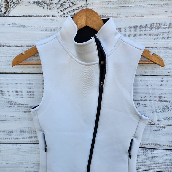 Nike women's Therma fit sphere vest size XS - Picture 3 of 12